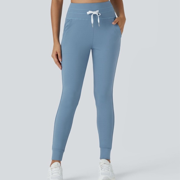 Halara Joggers - Picture 6 of 7